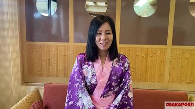 Mkazi wina wa ku Japan wa zaka 41 amabera mwamuna wake ndipo anyamatawo amagonana ndi ndalama. Hule waku Asia amakonda kugonana kamwana kakang'ono katsitsi, ma tattoo ndi ma blowjobs. kuseweretsa maliseche ataima galu IFOM OSAKAPORN